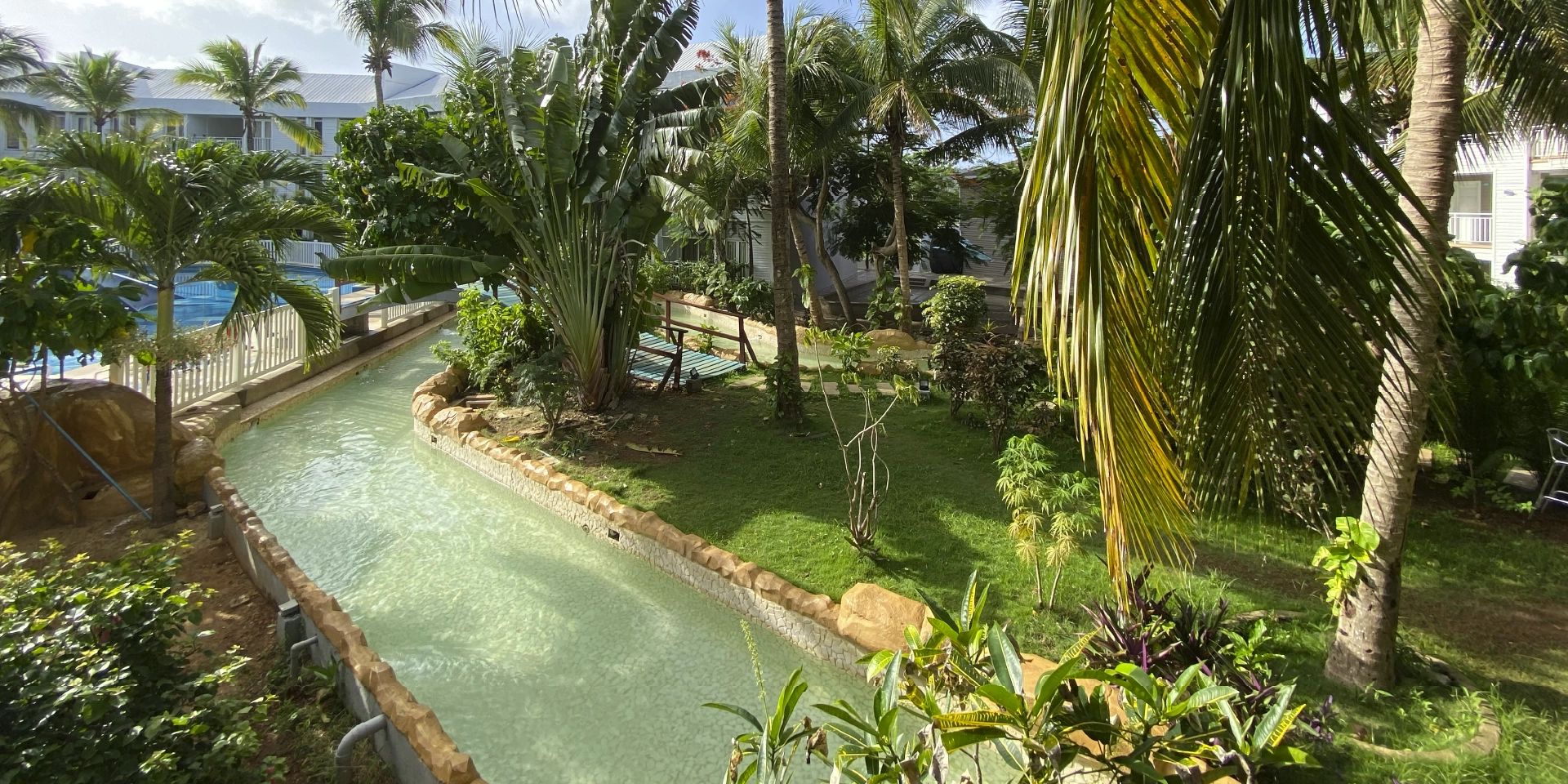 On Vacation Colombia - Destino Nacional San Andrés Hotel Cove - Rio lento