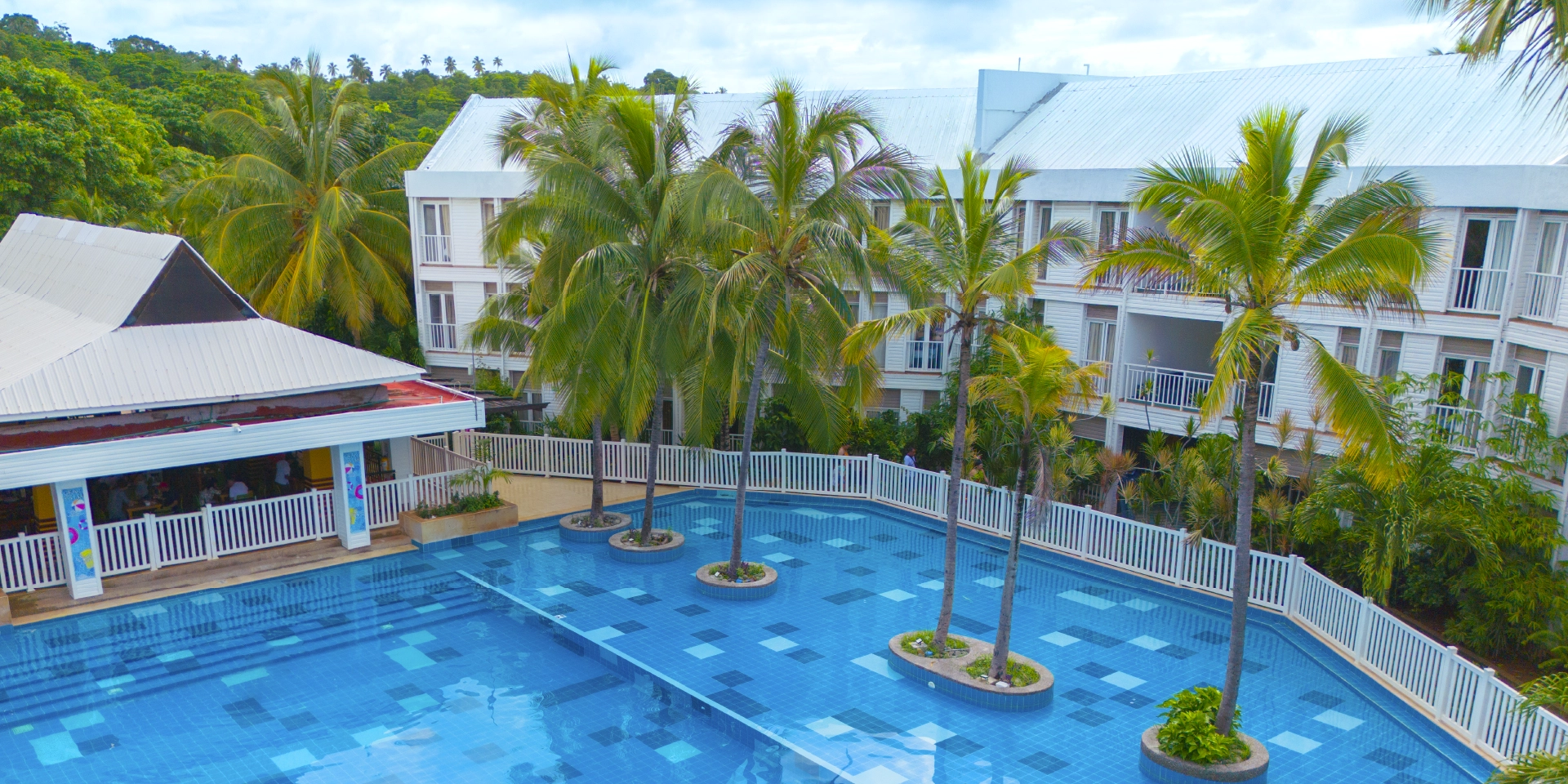 on-vacation-ecuador-destino-san-andres-hotel-cove-piscina-con-vista-hotel