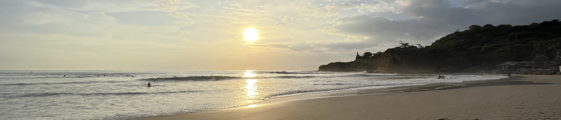 On Vacation Ecuador - Destino Nacional Montanita atardecer en la playa