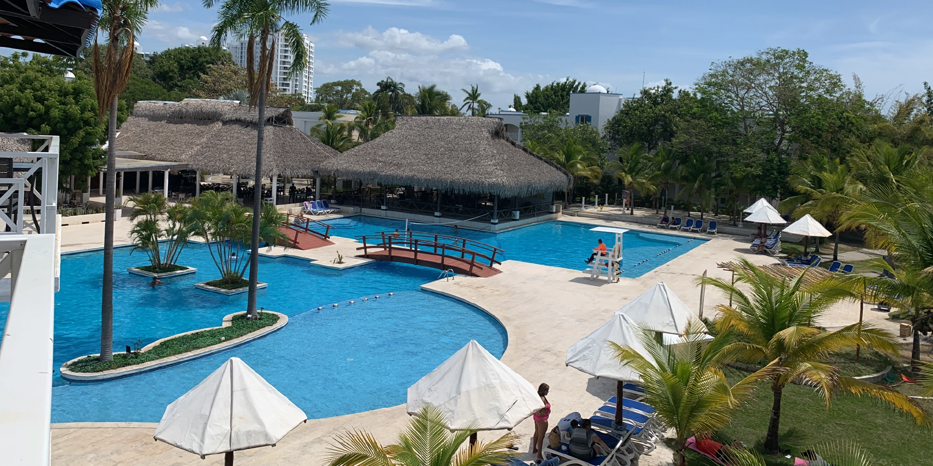 on-vacation-colombia-destino-cancun-hoteles-princess-piscina-niños