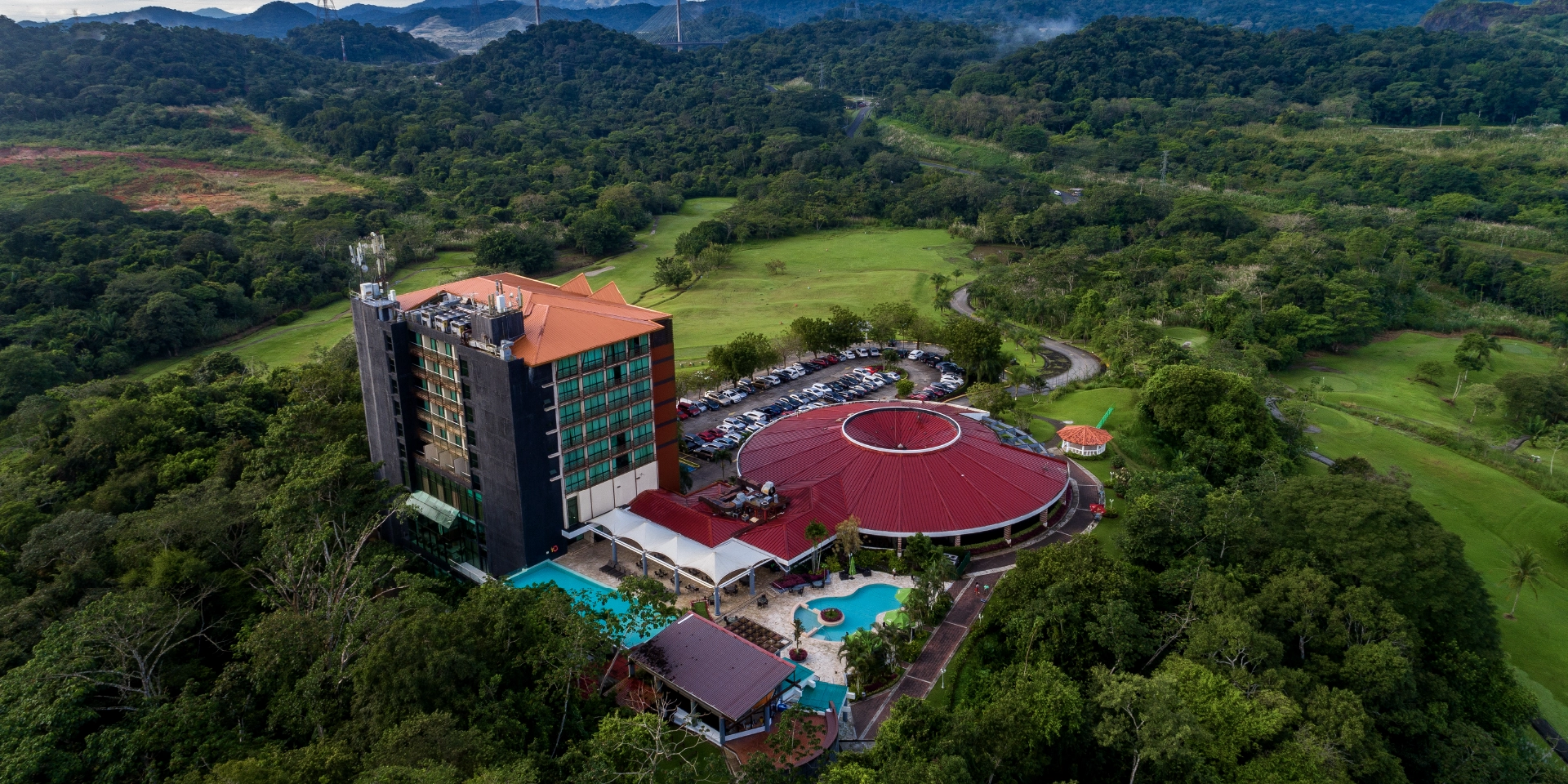 on-vacation-colombia-destino-panama-hotel-summit-rainforest-aerea-hotel