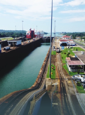Es un canal de navegación ubicado entre el mar Caribe y el océano Pacífico. Atraviesa el punto más estrecho del istmo de Panamá
Costo adicional
CANAL DE PANAMÁ