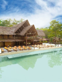 on-vacation-colombia-amazonas-destination-amazon-hotel