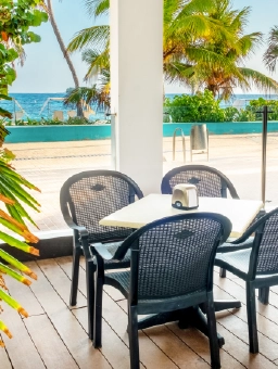 on-vacation-colombia-destination-san-andres-hotel-portobelo-beach