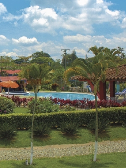 on-vacation-colombia-coffee-region-tucanes-hotel