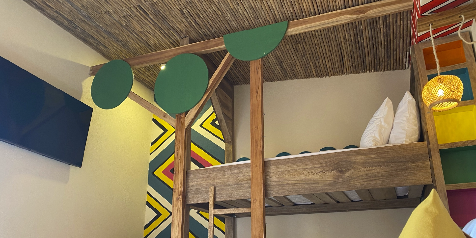 on-vacation-colombia-destino-guajira-hotel-wayira-beach-bungalow-kids-habitacion-1920x960px-16