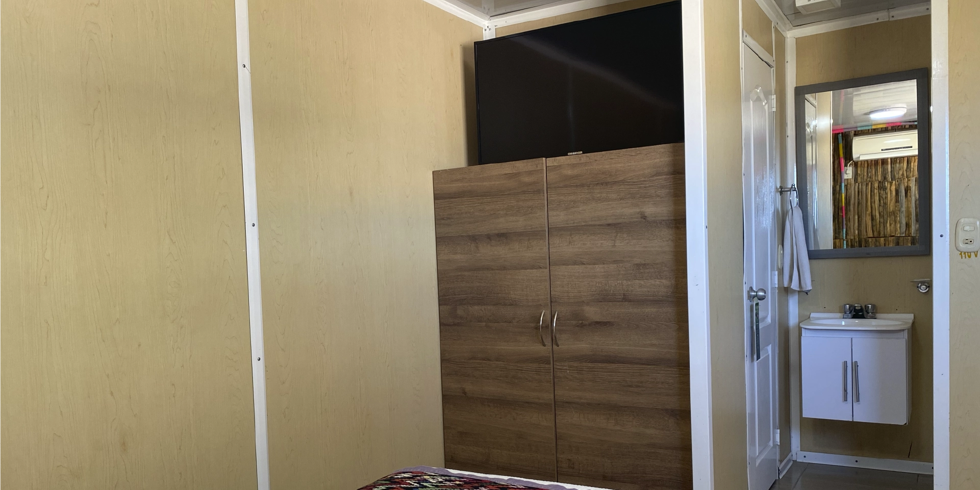 on-vacation-colombia-destino-guajira-hotel-wayira-beach-rancheria-habitacion-1920x960px-24