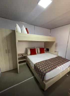 -Cama King o 2 camas Queen -WiFi, caja fuerte, aire acondicionado, TV -Tina, amenities, secador de cabello -Minibar, balcón, teléfono y escritorio Ver más Superior