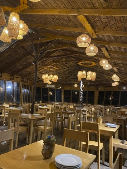 Hotel Amazon                Amazonas                                        Ver más                                        Sabores amazónicos y shows nocturnos. Vive lo mejor del Amazonas en el Hotel Amazon.                                        Restaurante Al Origen – Hotel Amazon