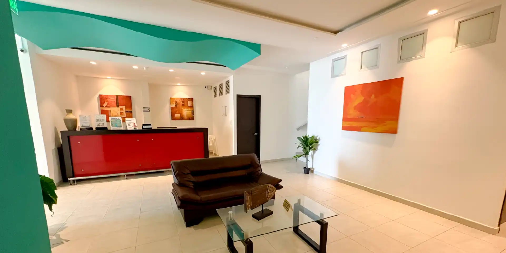on-vacation-colombia-destination-san-andres-hotel-portobelo-boulevard-lobby-1920x960 5_11zon