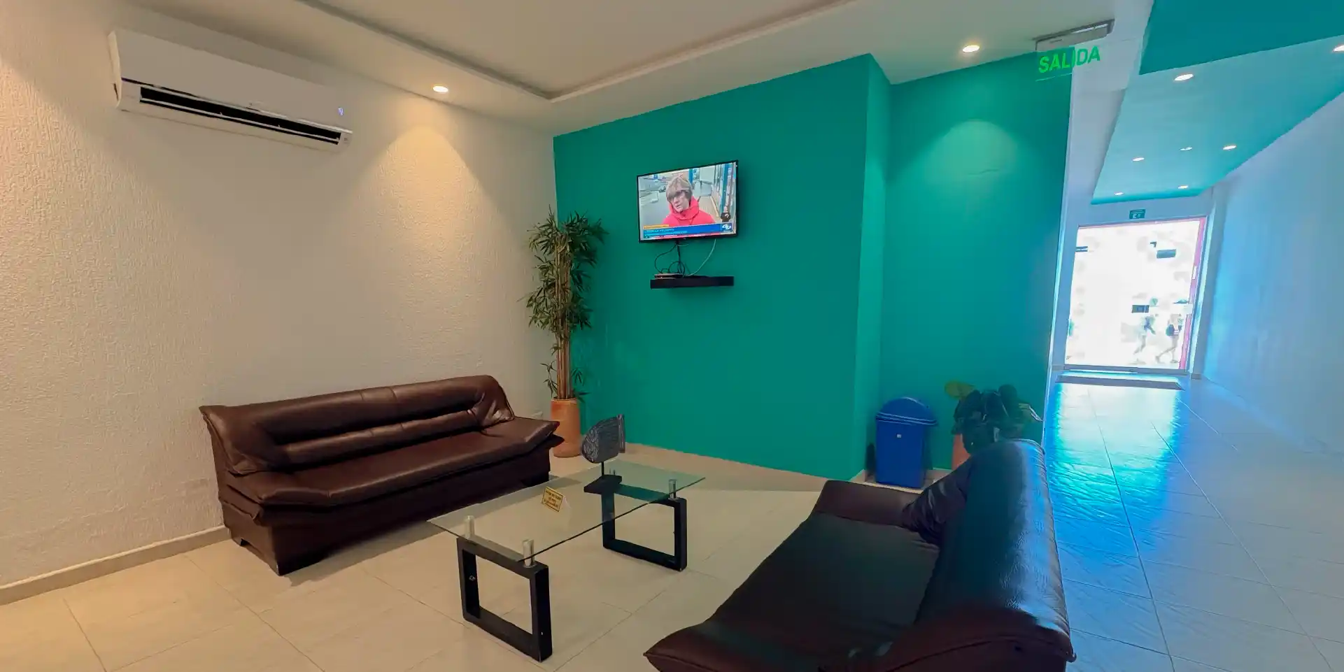 on-vacation-colombia-destination-san-andres-hotel-portobelo-boulevard-lobby-1920x960 9_11zon