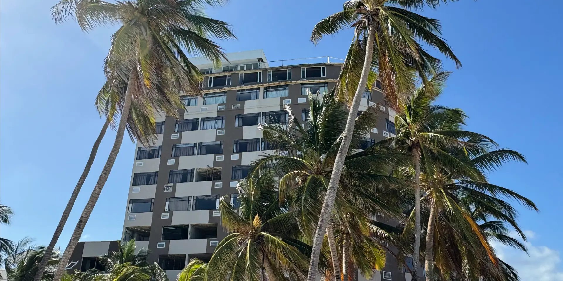on-vacation-colombia-destination-san-andres-hotel-tone-1920x960px 7 1 (1)