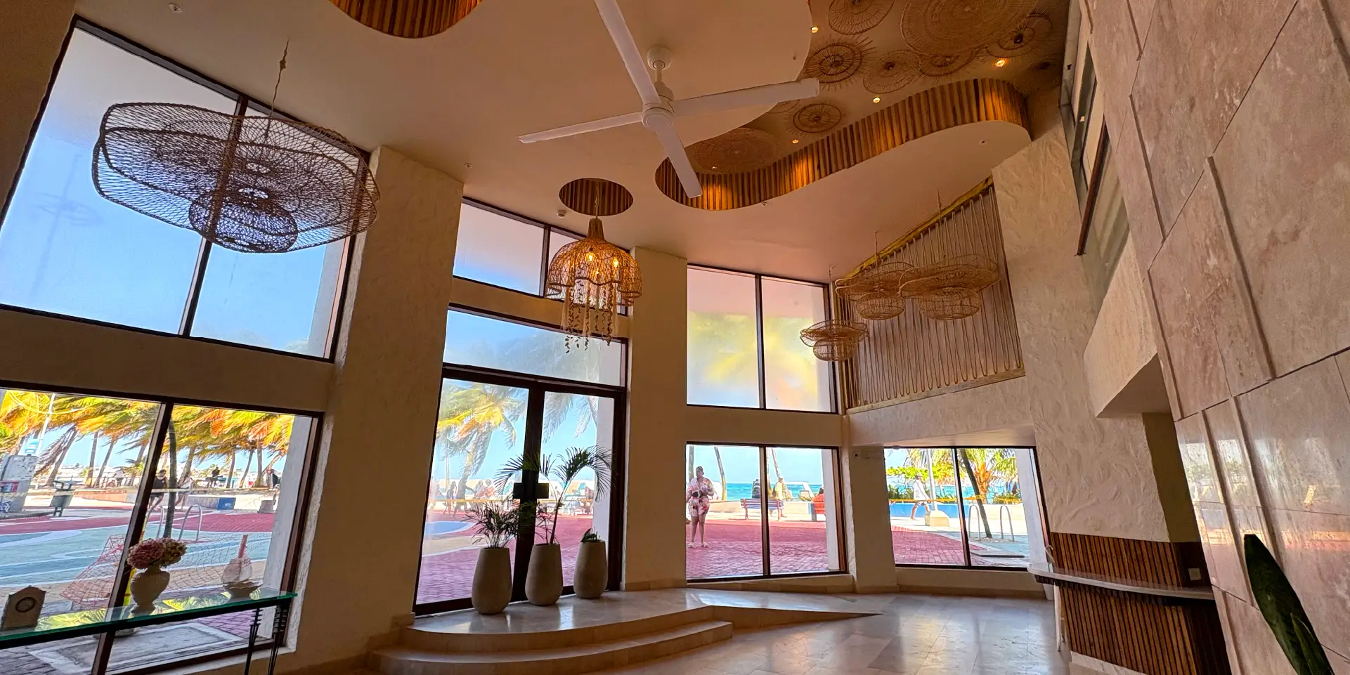 on-vacation-colombia-destination-san-andres-hotel-tone-1920x960px 7 3 (1)