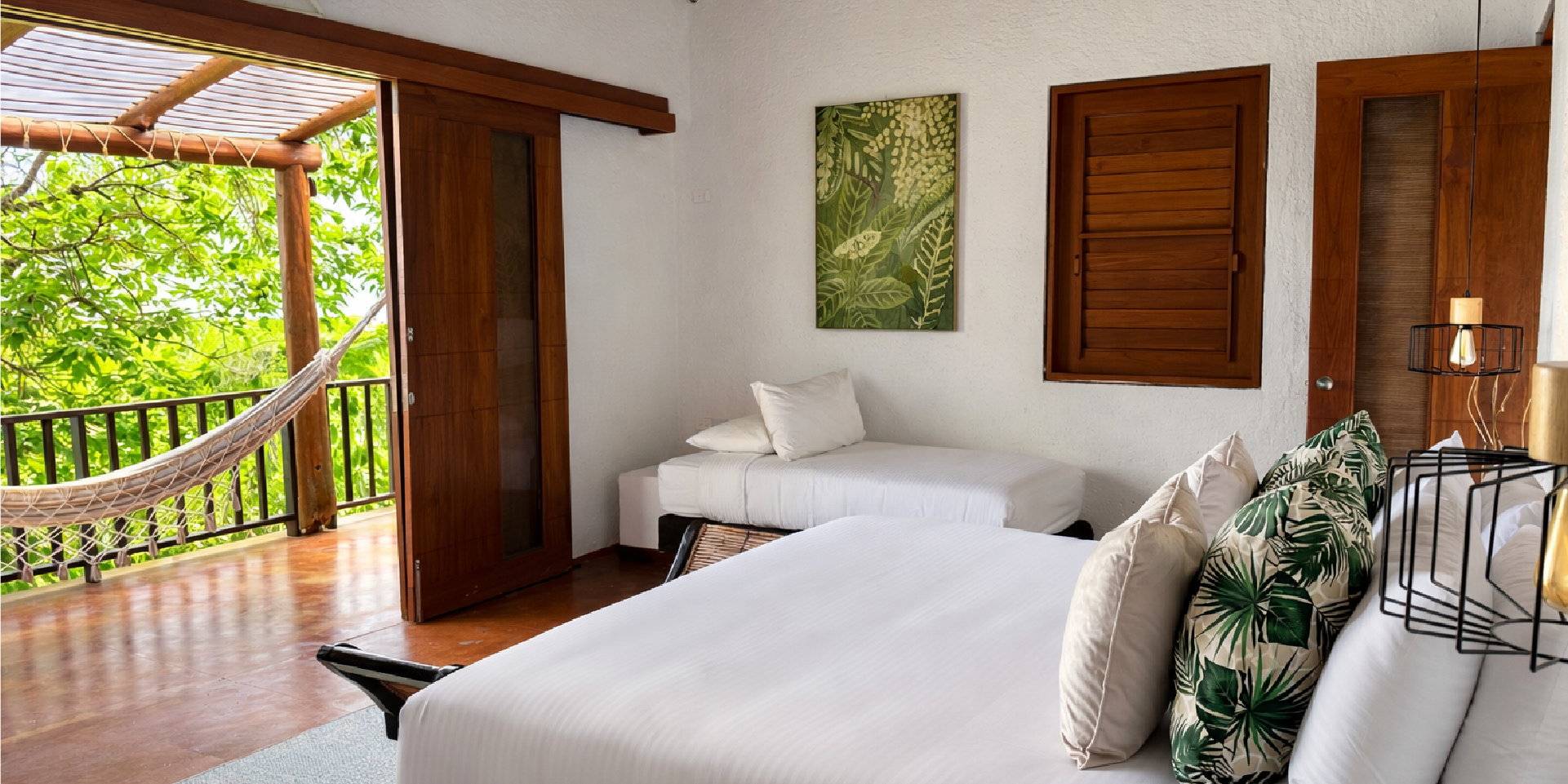 on-vacation-colombia-destination-san-andres-hotel-acantilado-acantilado-quadruple-room-1920x960 40 copy 2@72x