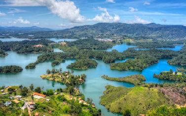376x234-on-vacation-guatape-reservoir@72x