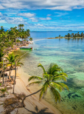 Disfruteade playas vírgenes, aguas cristalinas y auténticos recorridos culturales en Panamá.
San Blas
